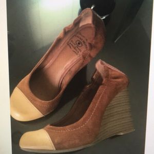 Lucky Brand 6.5 wedge shoes round cap toe suede